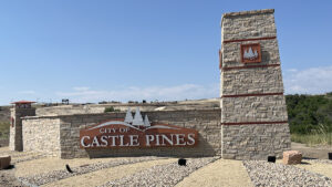 Gateway monument feature located on westbound Castle Pines Parkway.